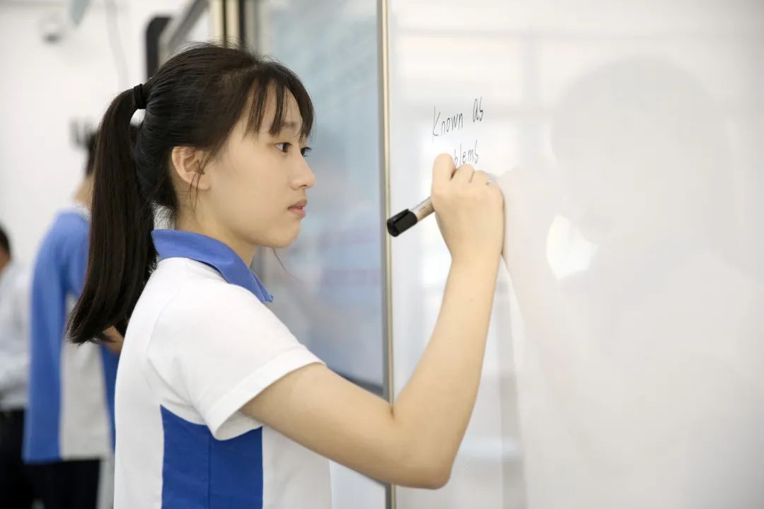 投资10亿，坐标布吉，这是一所被低估的宝藏学校