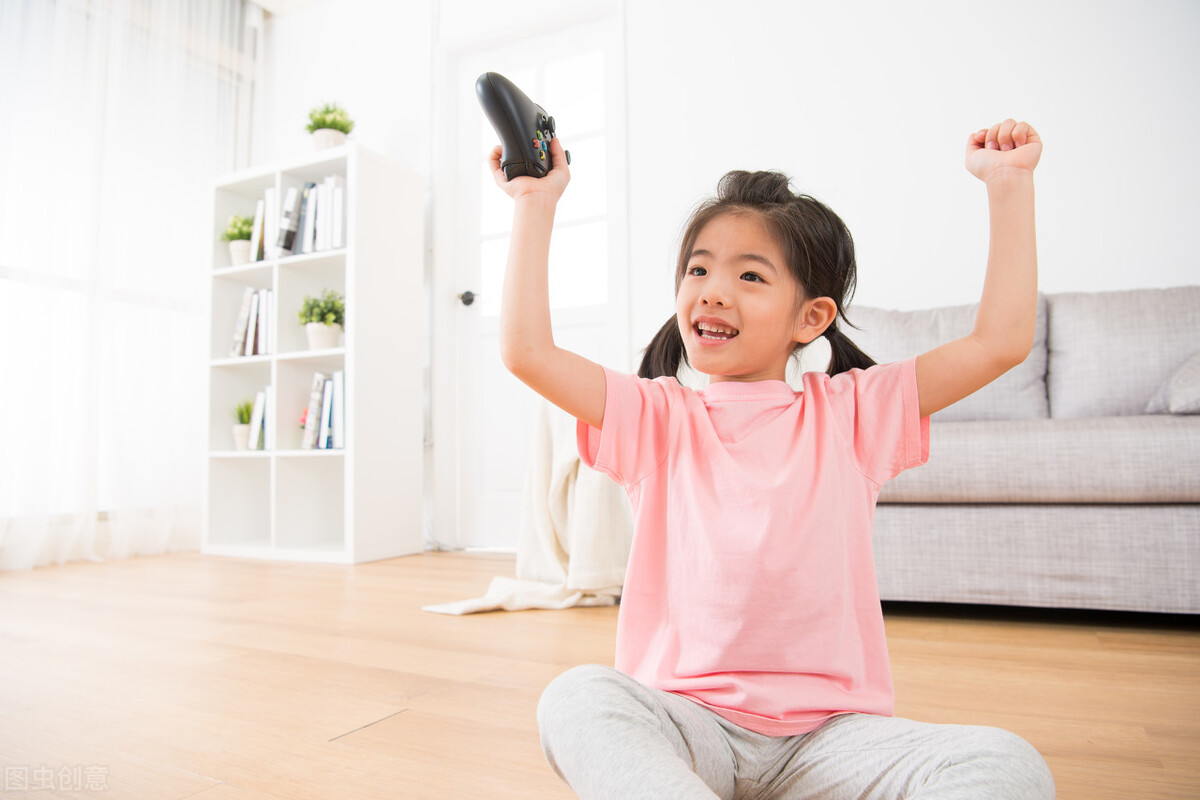 哪些運動適合兒童在家做？17個室內遊戲好玩又科學，陪孩子練起來