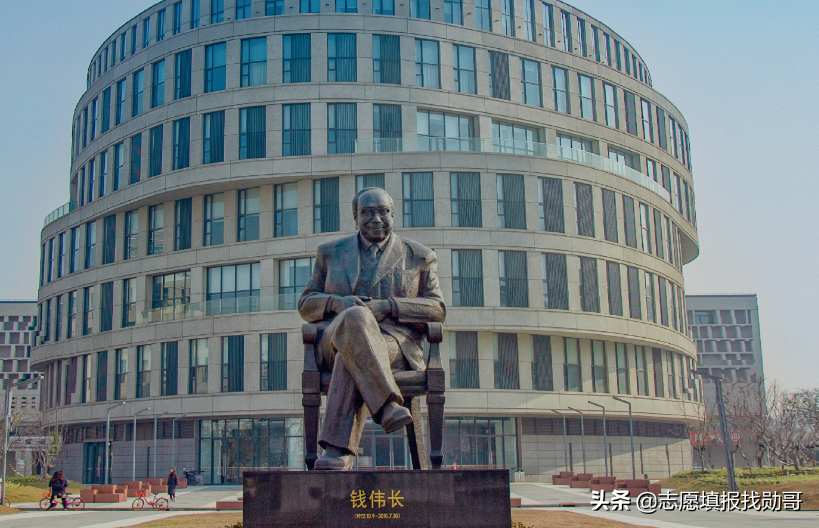 上海这所大学常被人“忽略”，明明是211，但很多人都“没印象”