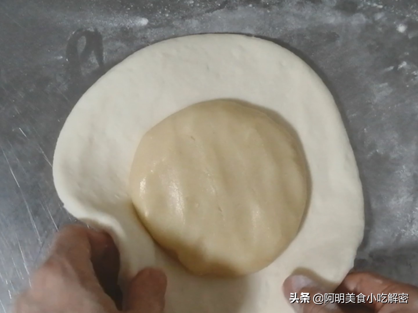 牛舌饼里面是什么馅儿（教你牛舌饼香甜可口的做法）