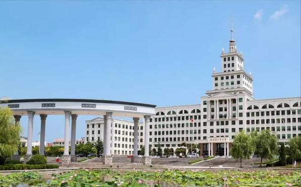 哈尔滨工业大学吧（哈工大学生在行政楼）