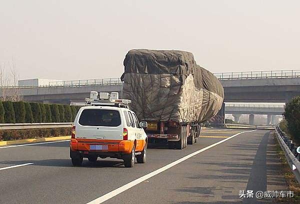老司机总结的4条高速开车经验，新手司机请花2分钟通读一遍