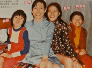 老友去世，痛失挚爱，被圈内人炮轰，周星驰“叛众亲离”的一生