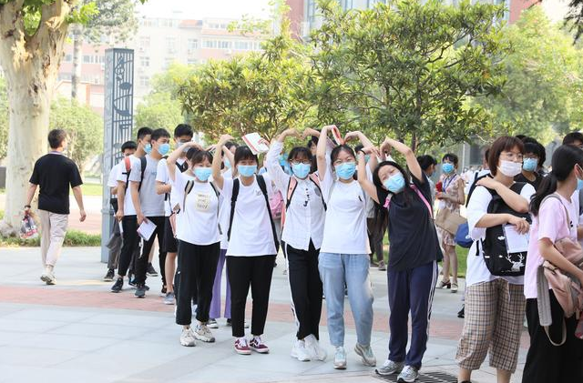 提前20分钟交卷，称高考题“太简单”的浙江考生，只能自吃苦果