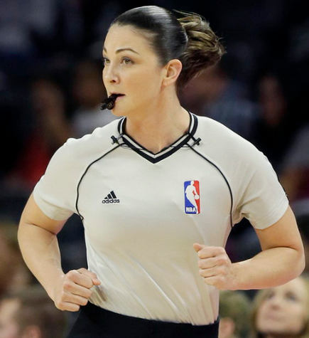 为什么nba没有女性球员(NBA还有签过女球员打球？不止是打球，裁判教练都有女性的身影)