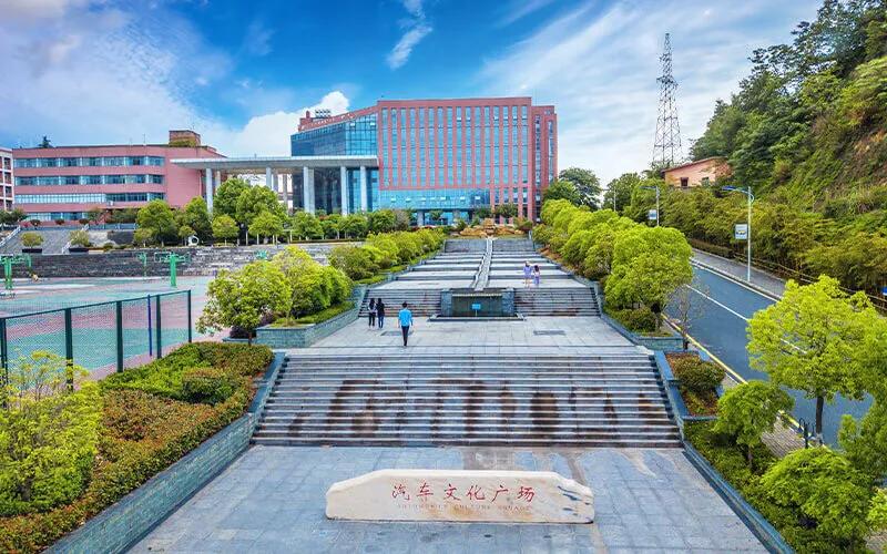#湖北汽车工业学院，一所承载你我汽车工程师梦想的高等院校