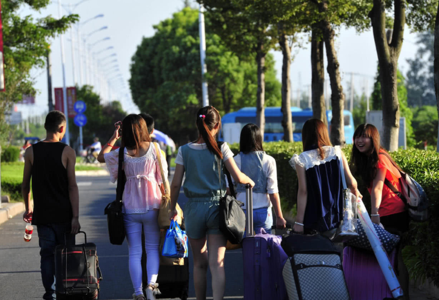 2021各高校暑假时间确定，77天长假让人羡慕，广以理工学院被点名