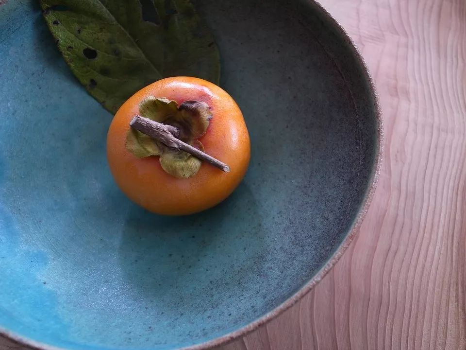 同吃柿子牛奶、螃蟹会中毒？为何我敢让你放心吃