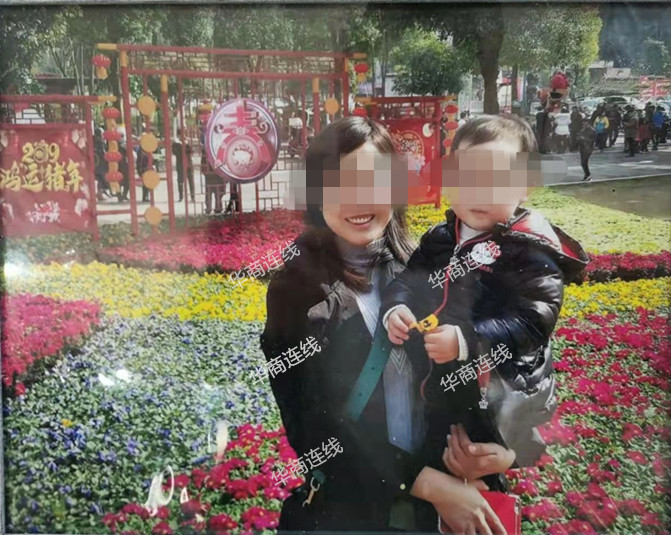 夫妻争吵后妻携3岁女7楼坠下，夫拍坠亡照发女方家属群“过来收尸”，现场视频显示路人曾提醒妻子当时还有气