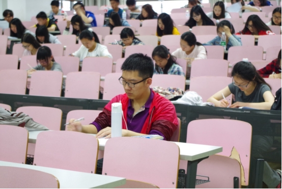 大学考试和高中考试区别有多大？大一新生提前了解，避免挂科