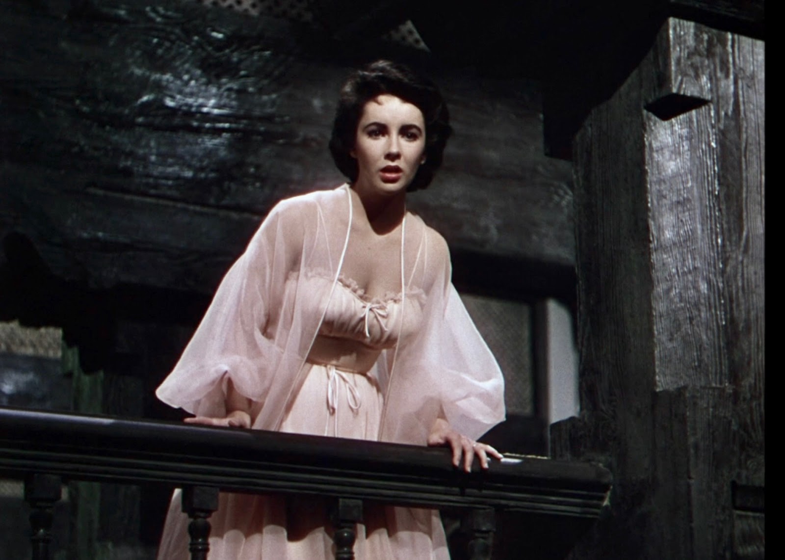 伊丽莎白·泰勒的眼睛:她真的有双排眼睫毛和紫罗兰色双眸吗?