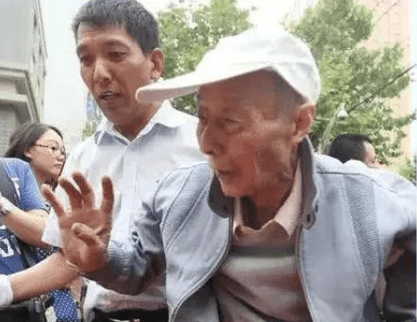 84岁大爷高考估分630，成绩公布后惨遭打脸，网友却一脸感动