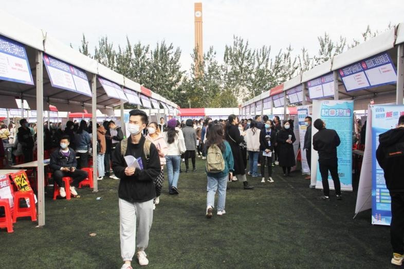 一天之内，1200余家企业直奔河南大学“抢人”，提供超4万个岗位！