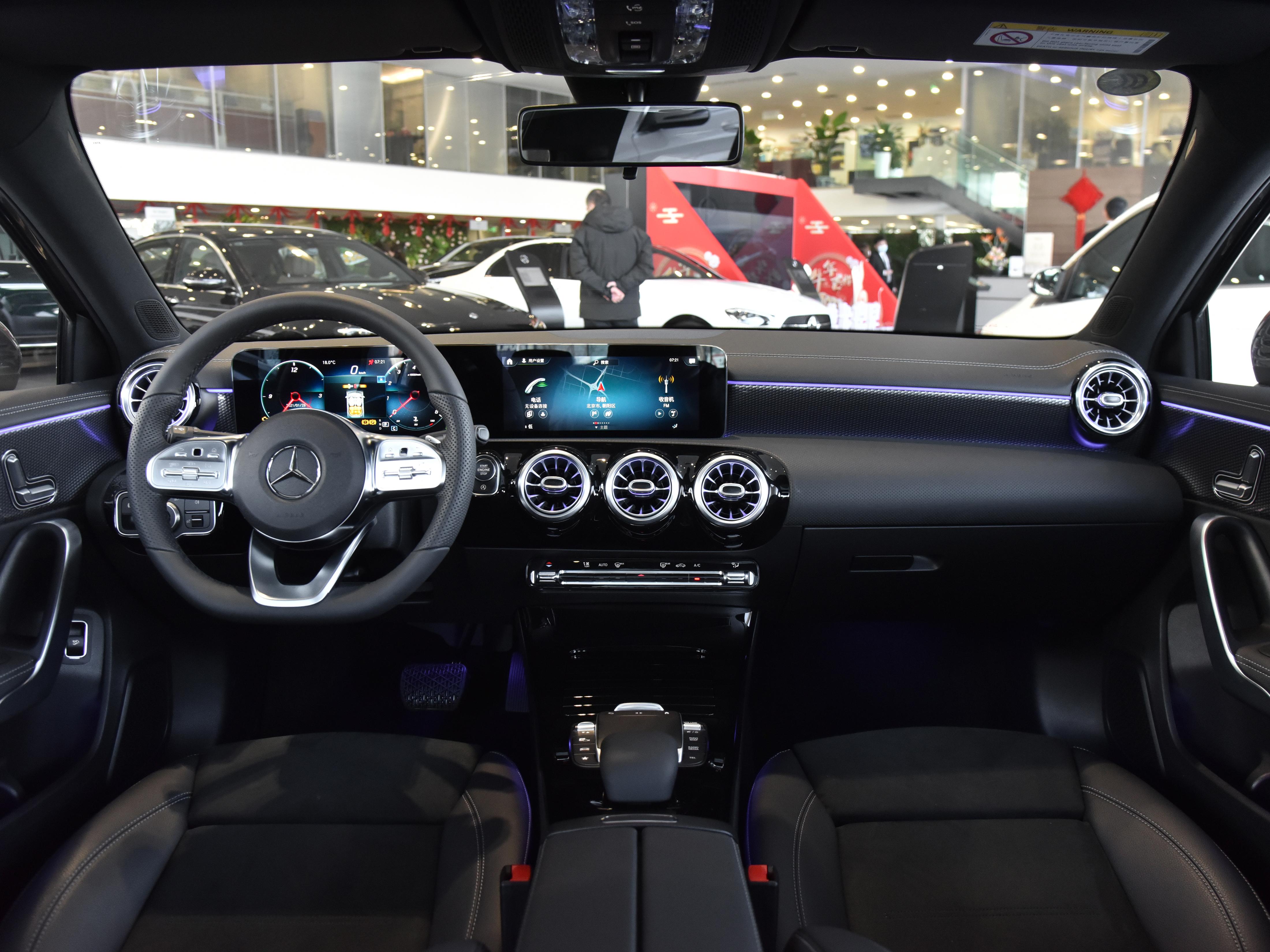 18万就能买,没比迈腾贵多少,实拍奔驰a级