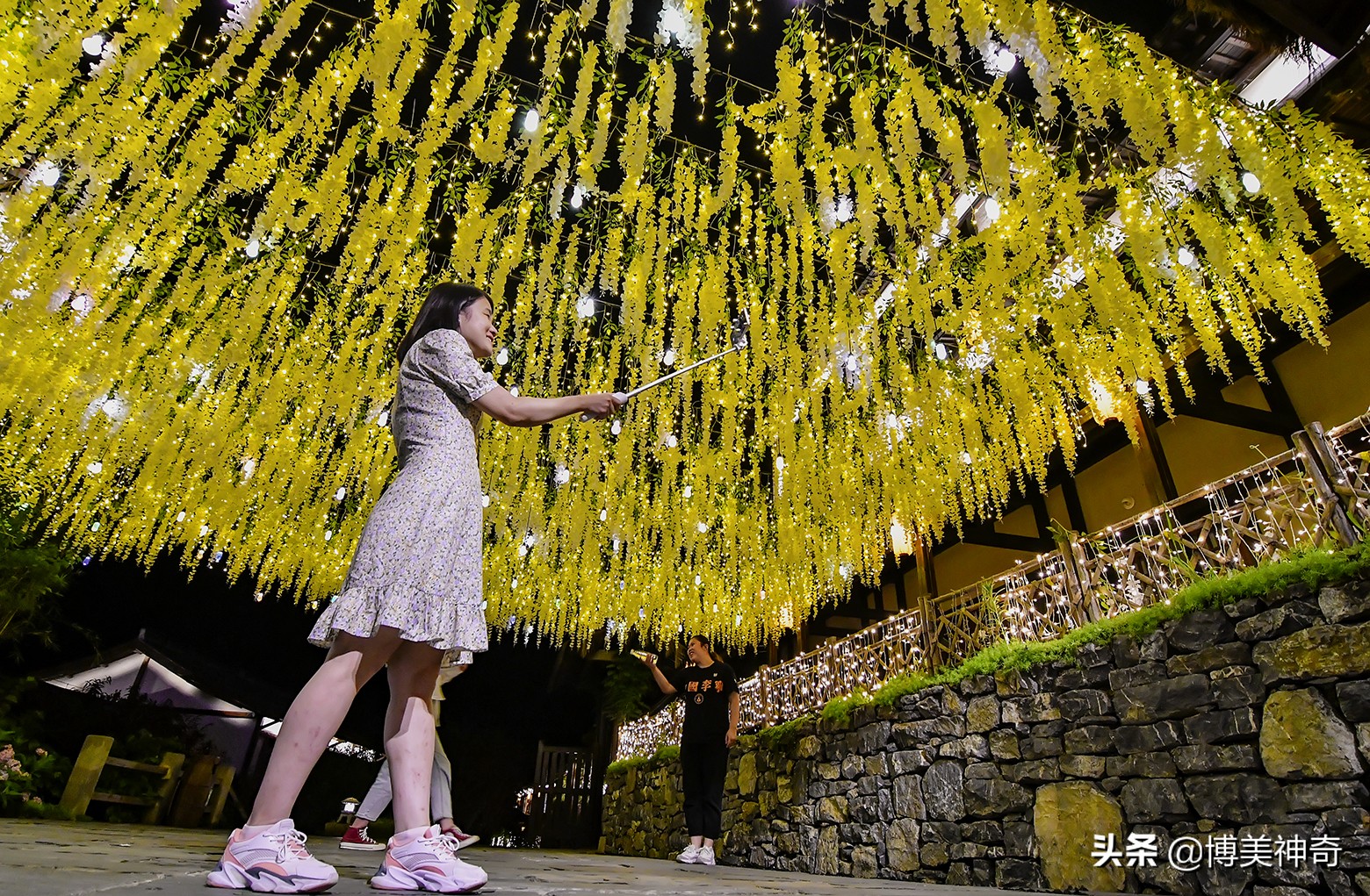 夜往葛仙村，瞧一瞧仙人的夜生活；晨登葛仙山，上一柱平安祝福香