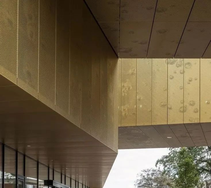 嘉士伯新总部大楼，可回收的黄铜外立面，示范了真正可持续理念