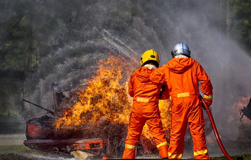 烈士子女高考享有加分政策，家长们争议大，女孩表示宁愿不要加分