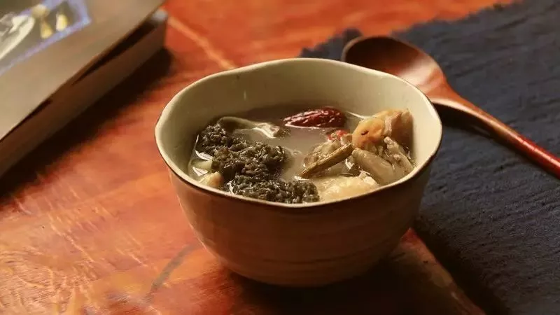 天府旅游美食·舌尖上的非遗 | 羊肚菌炖鸡：汤响松风，味浓香永