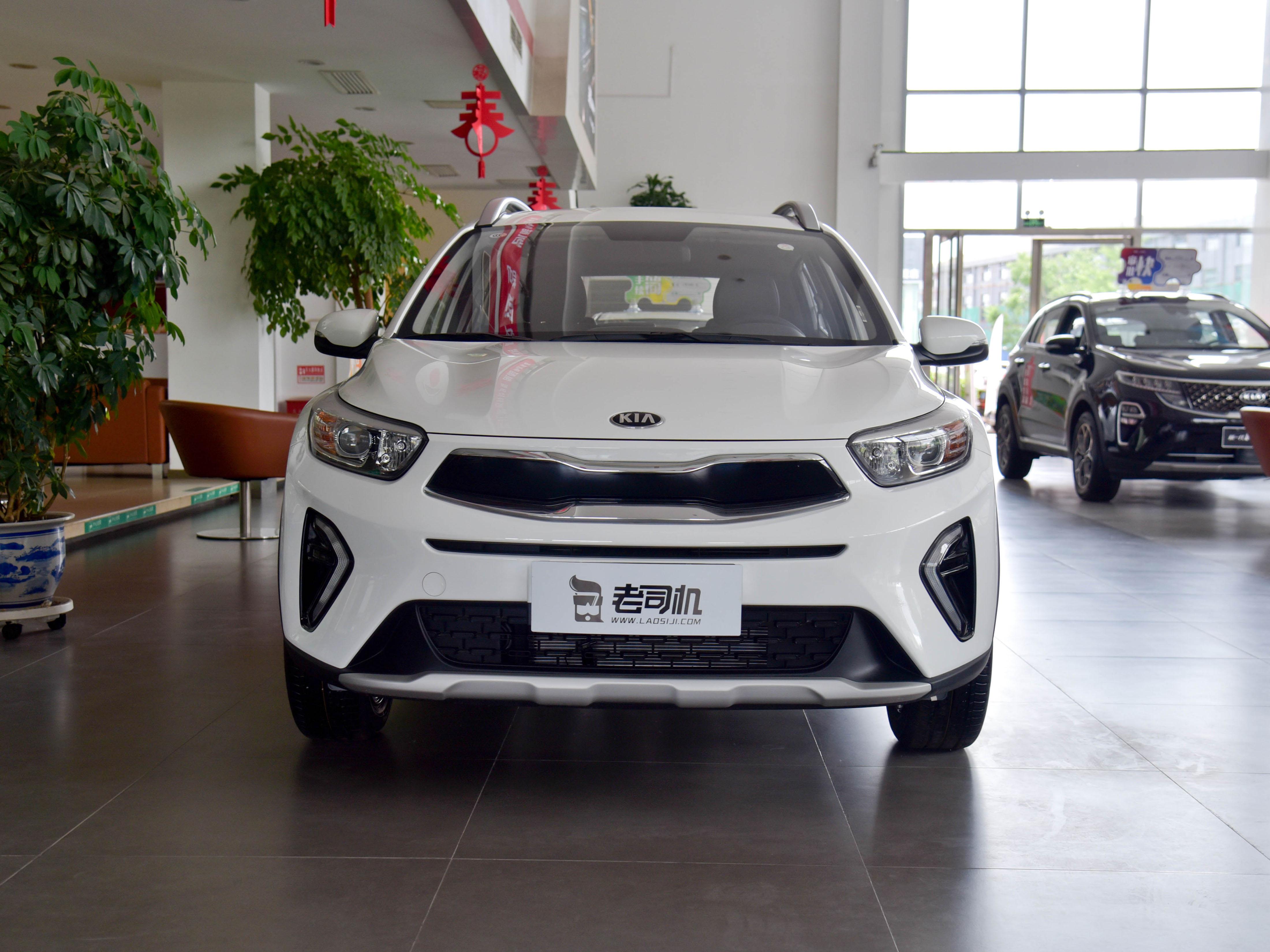 5.7L/100km低油耗，合资精致小车 实拍奕跑