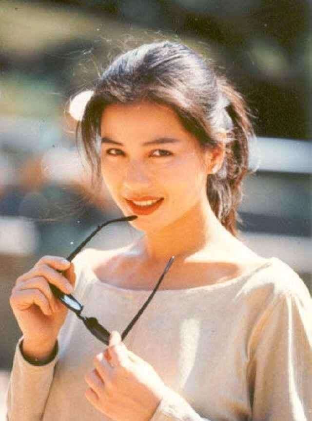 别再假装性感了，这6位女港星告诉你，什么才叫“媚而不俗”
