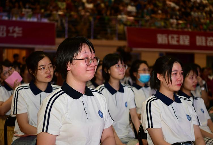 2021高考生迎来喜讯，录取分数线或降低，“捡漏”的好时机到来了