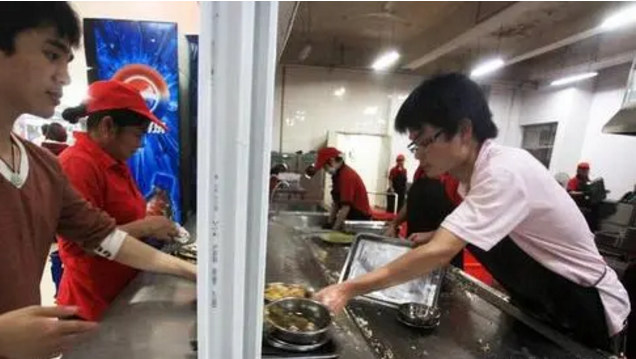 云南考生高考713分，被清华录取却哭了，看到他的手恍然大悟