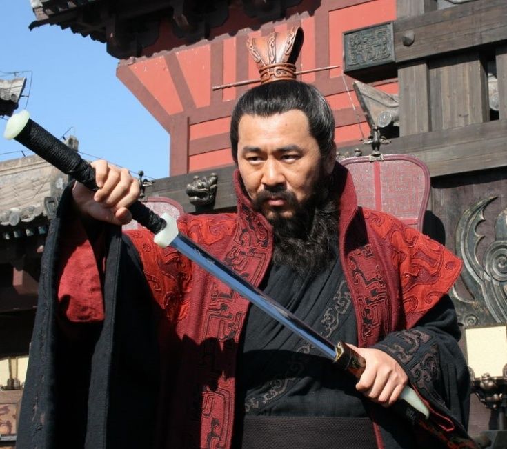特别是随着《三国演义》的普遍流传和戏曲舞台上对曹操造型的奸相脸谱
