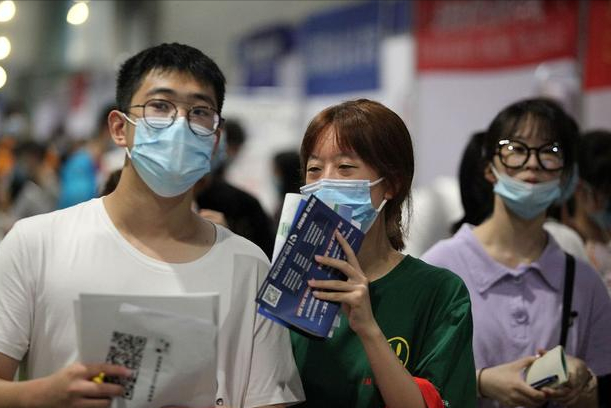 多省份公布高考分数线，云南文理科一本分数线最高，分享一些建议