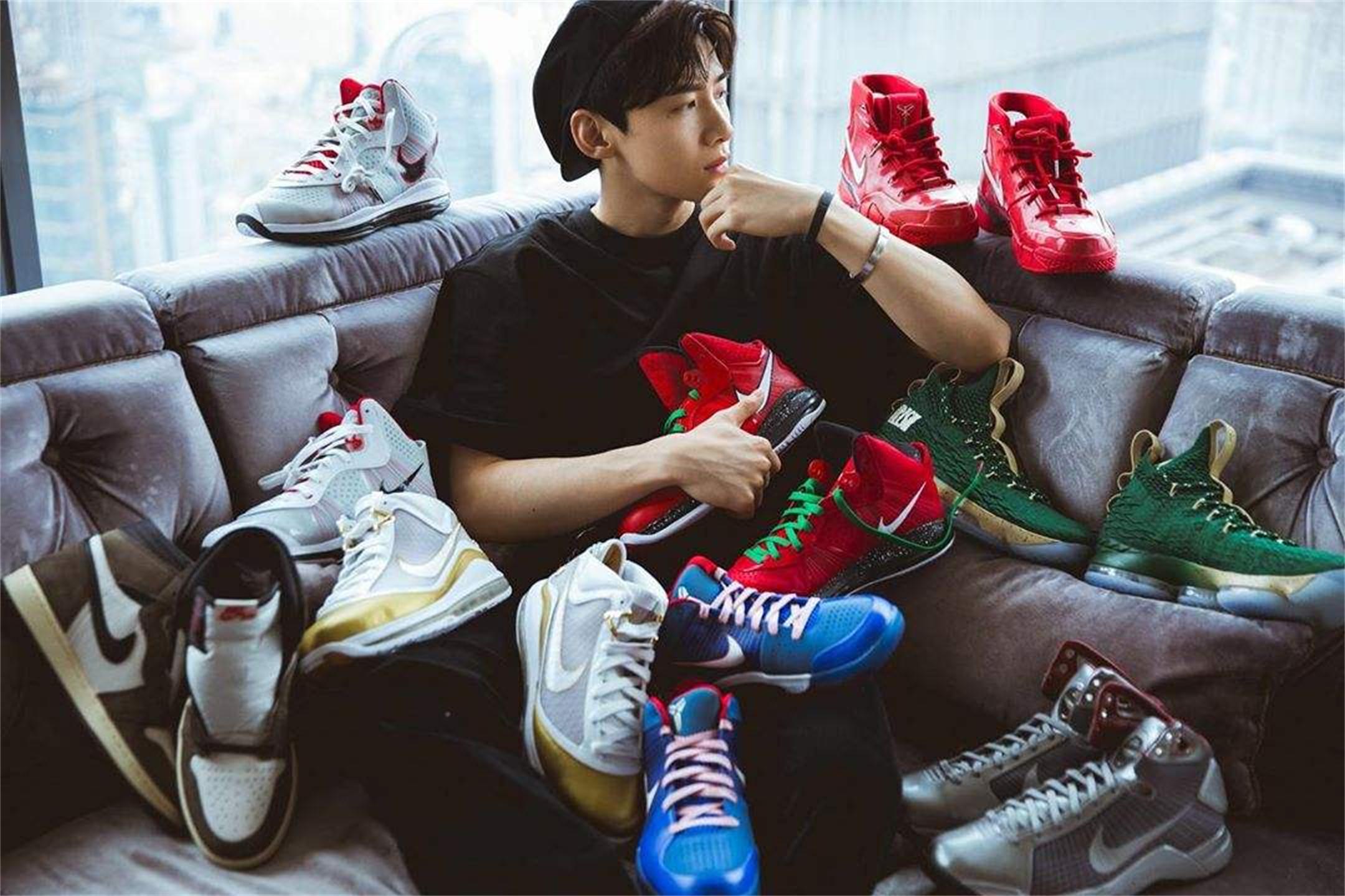 陈赫晒出新球鞋,限量款球鞋价格只高不低,与不少明