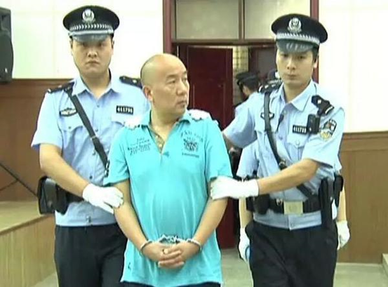 白手起家身价过亿，却骗了5万人433亿，昔日富豪为何如此谢幕？