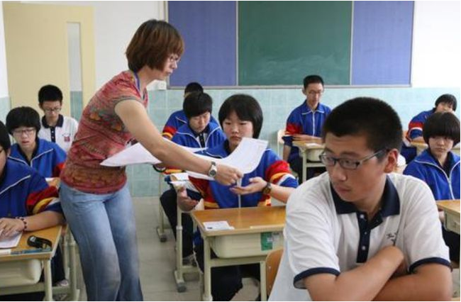 高考时不许考生戴框架眼镜？“无声考场”有新规，考生别忽视