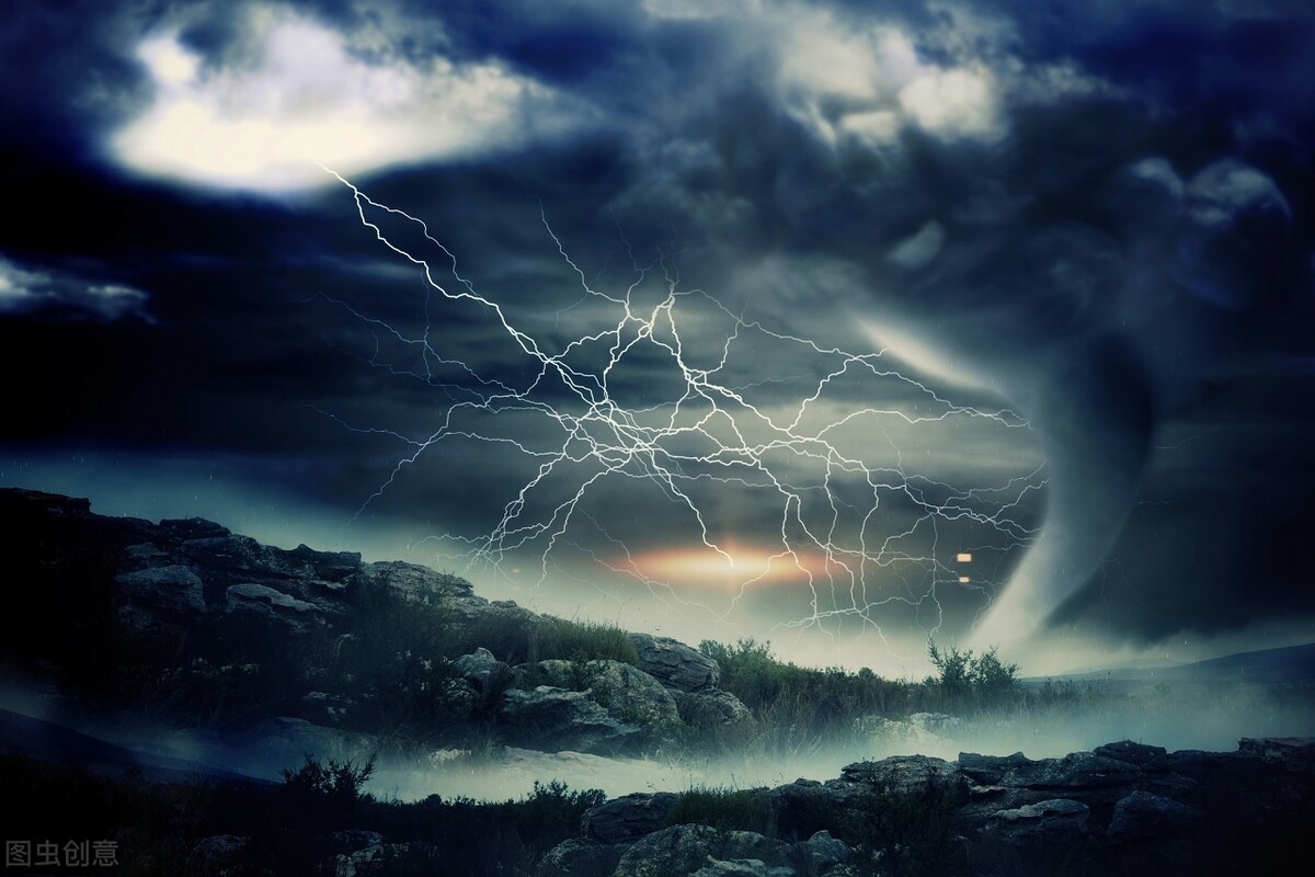 《恶魔公寓》作者:黑色火种一旦被魔鬼公寓选中成为住户后,就必须强制