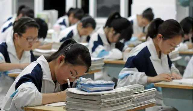 网友建议高考这样改革：降低语文分值，英语变为选修