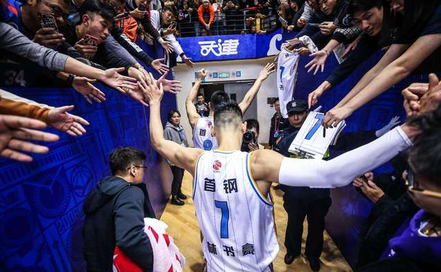 林书豪为什么不去打nba(林书豪为何离开NBA？球队经理透露：只因为他是亚洲人)