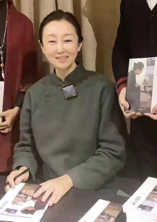 孙楠女儿和潘蔚女儿（孙楠女儿买宝瑶开始大学生活）