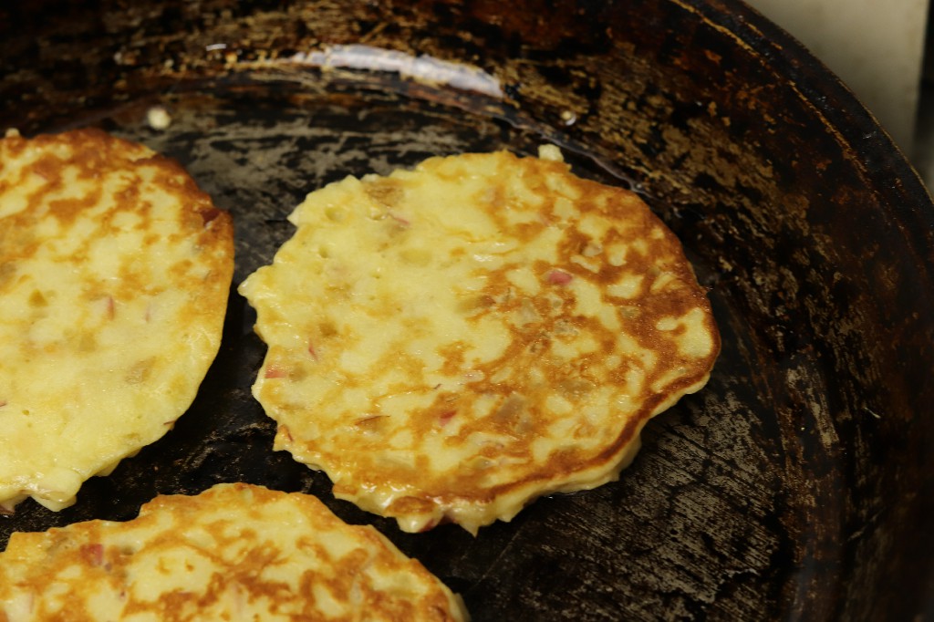 苹果做饼最简单的做法（教你做香甜软糯的苹果早餐饼）