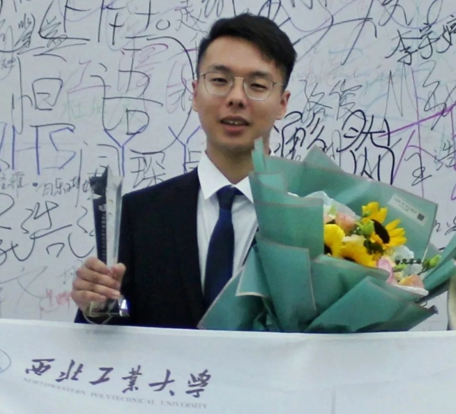 高校学霸作息表走红，学习排到凌晨六点，自律的生活叫人佩服