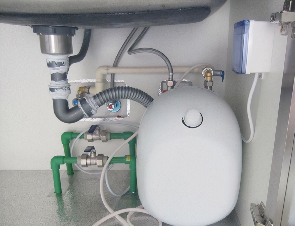 小厨宝怎么安装(电热水龙头和小厨宝哪个好)