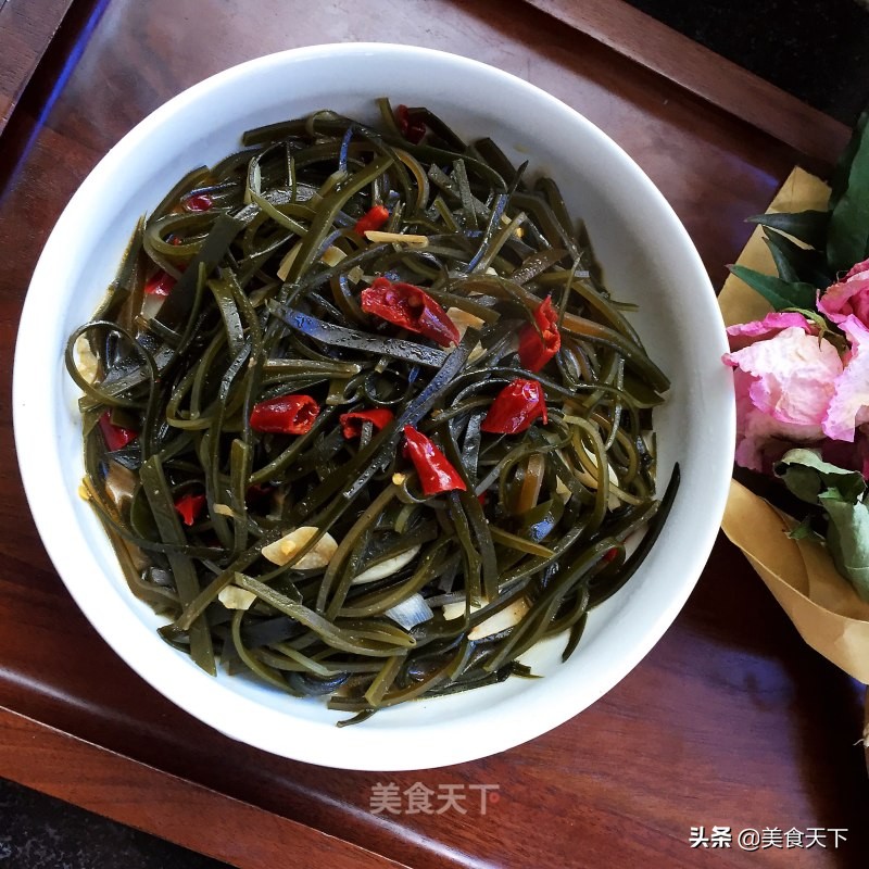 酸溜溜的味道，酸爽可口，开胃下饭，还帮油腻腻的肠胃减减负