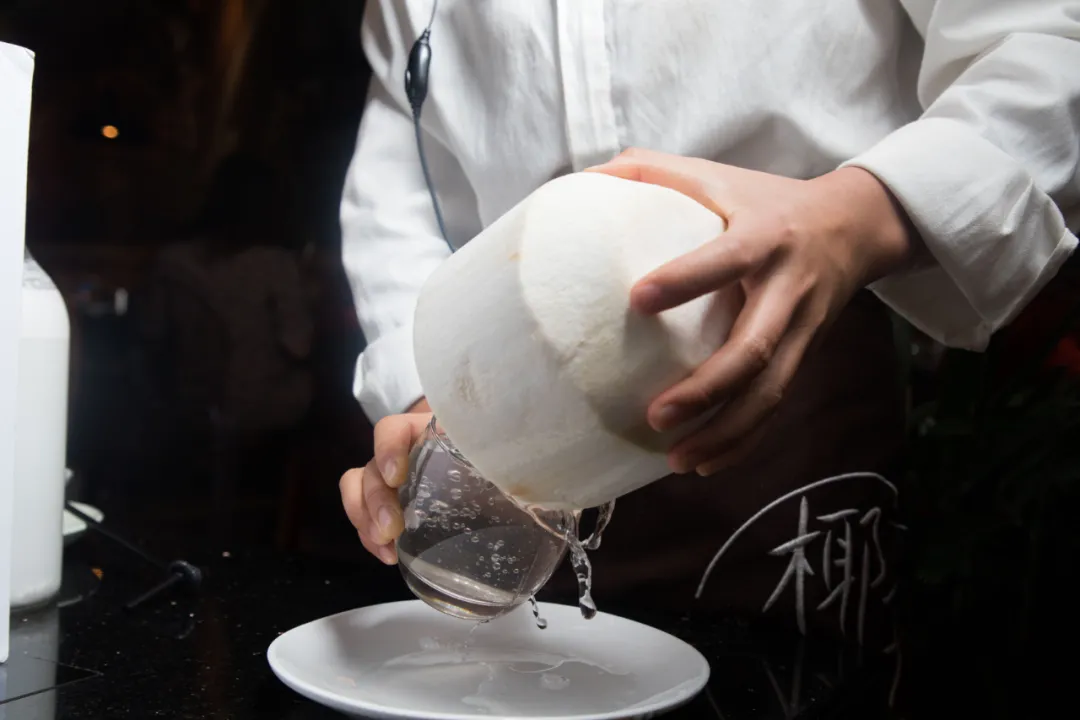 都是椰子饮品,为何遭遇市场水火两重天?