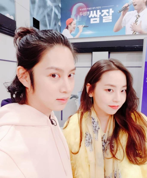 金希澈MOMO恋情证实，两人其实早有迹象，下一步就是结婚了？