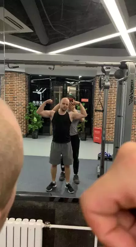 两次手术，不被家人看好，如今20岁的他成为高级私教，年薪三十万