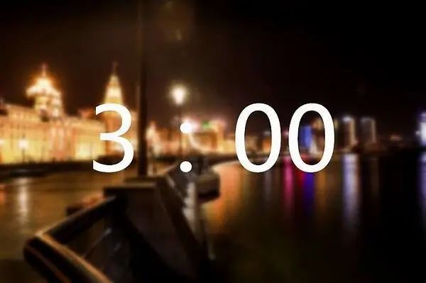 凌晨三点,容易发生怪事儿,看过这部恐怖片,给多钱也不加班