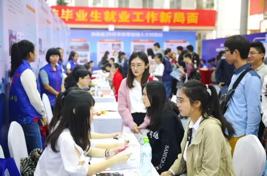 高考后女生应学些什么（未来十年女生很吃香的专业）