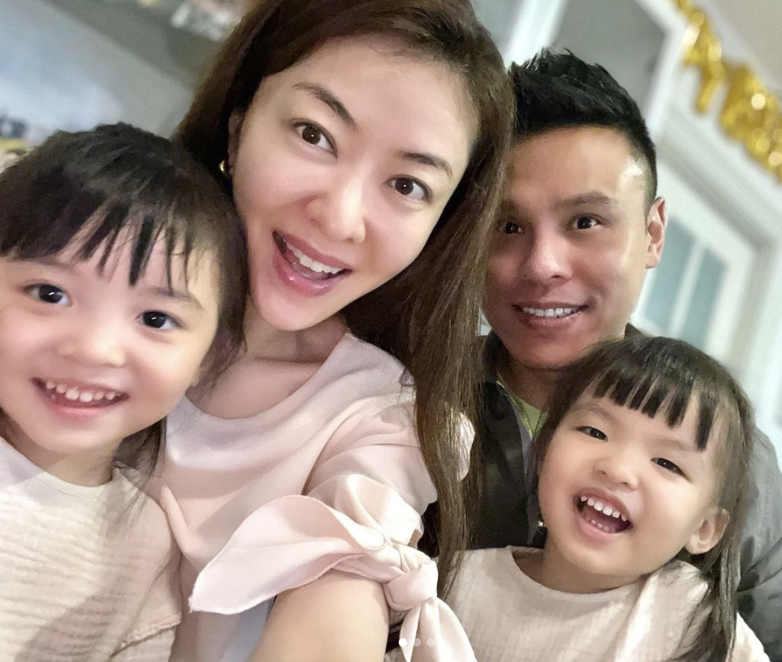 熊黛林晒女儿视频，母女聊天无障碍，姐姐口齿清晰漂亮似洋娃娃