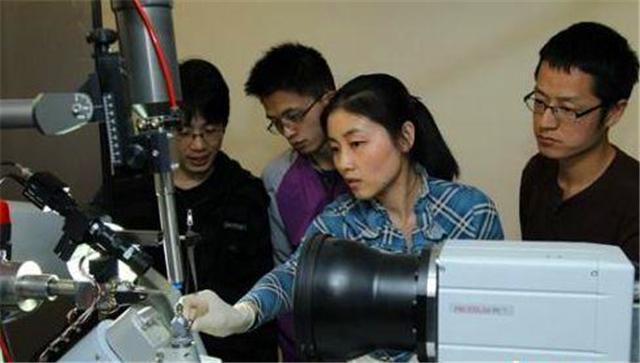 清华最年轻女博导颜宁：37岁攻克50年不解难题，奔赴美国引来骂声