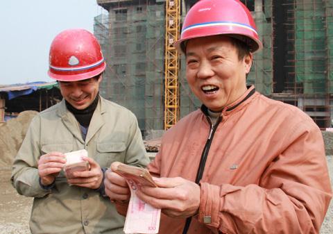 大学生“烂大街”了？2000可招到大学生，却招不到“农民工”