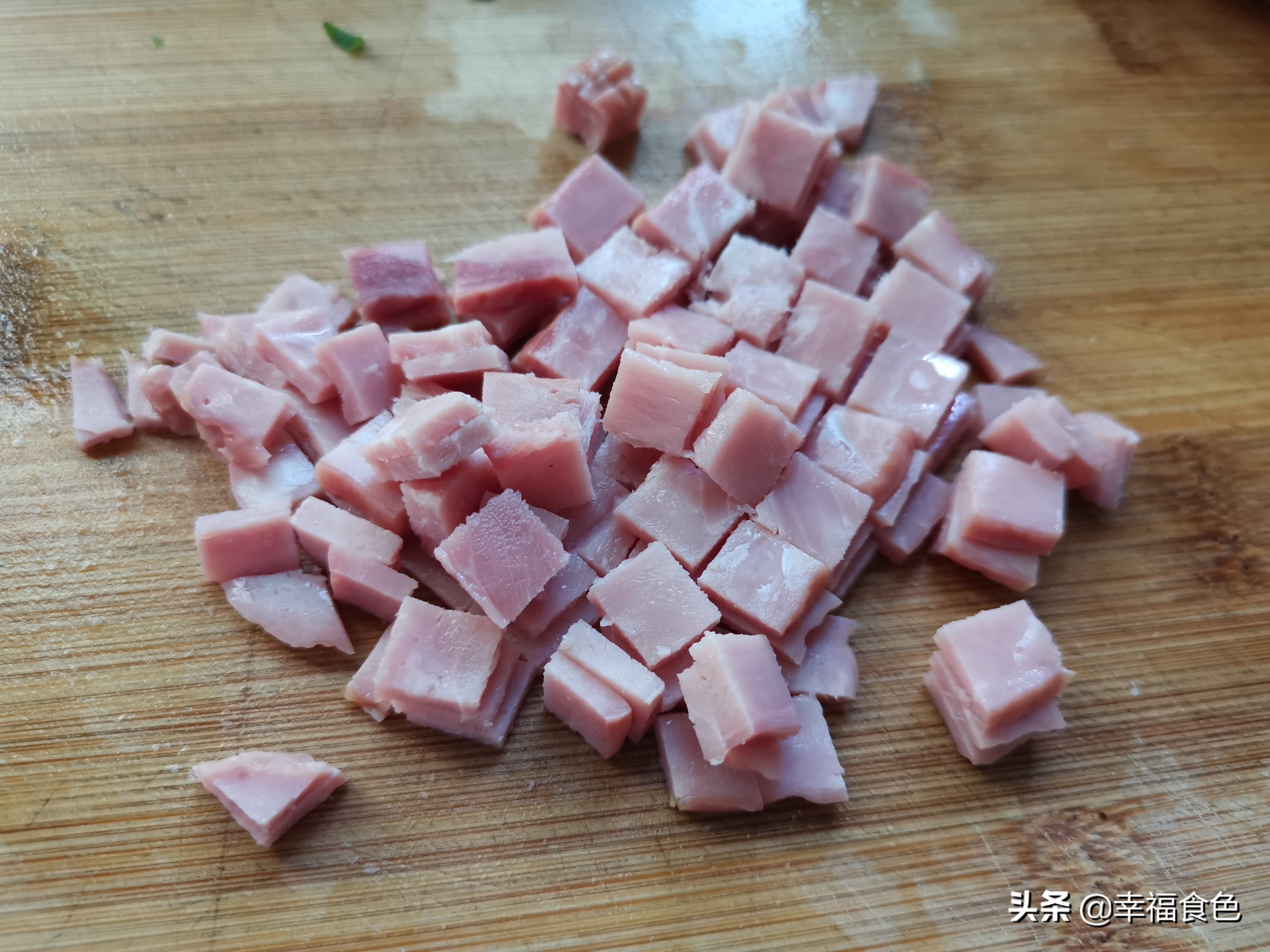 老干妈炒饭怎么做（家常美味老干妈炒饭锁住家人的胃）