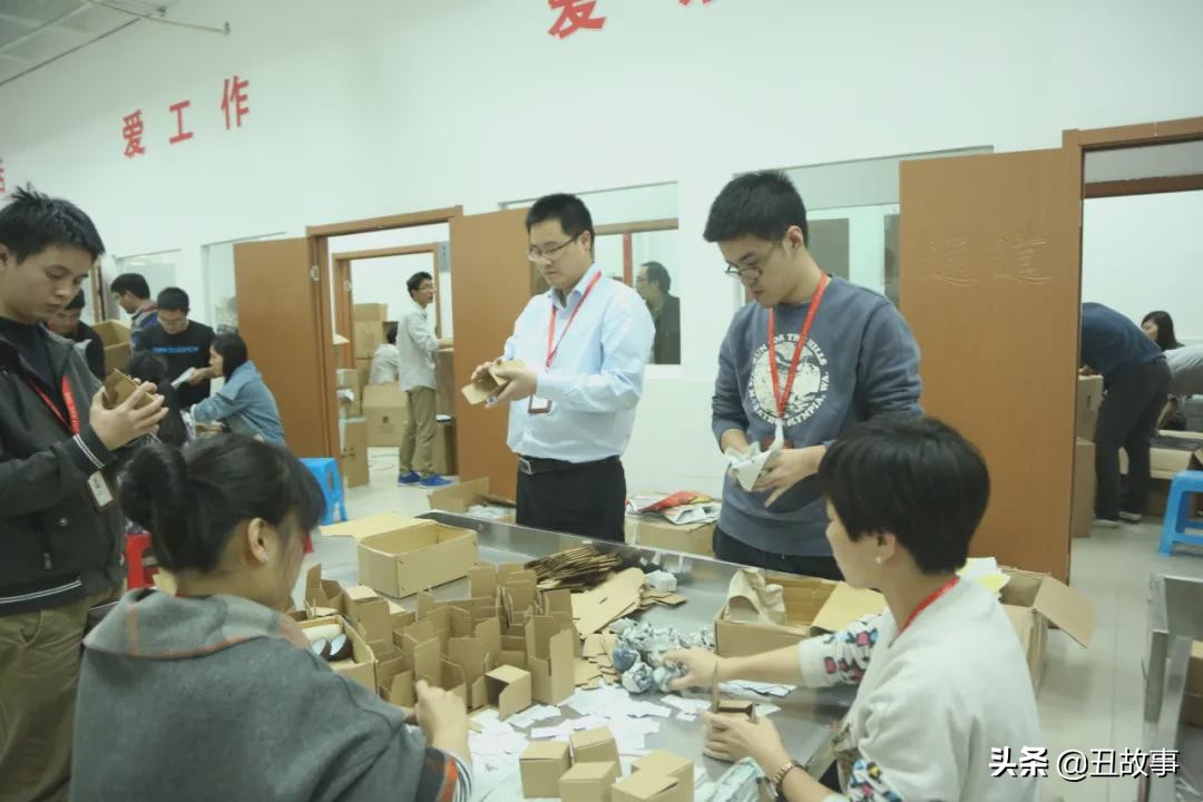 和大学同学挤在阁楼上睡了一晚，我的人生就被改变了