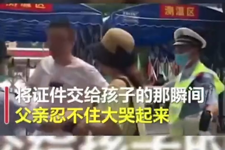 高考｜考场外陪考的父母，是一道令人动容泪目的风景线